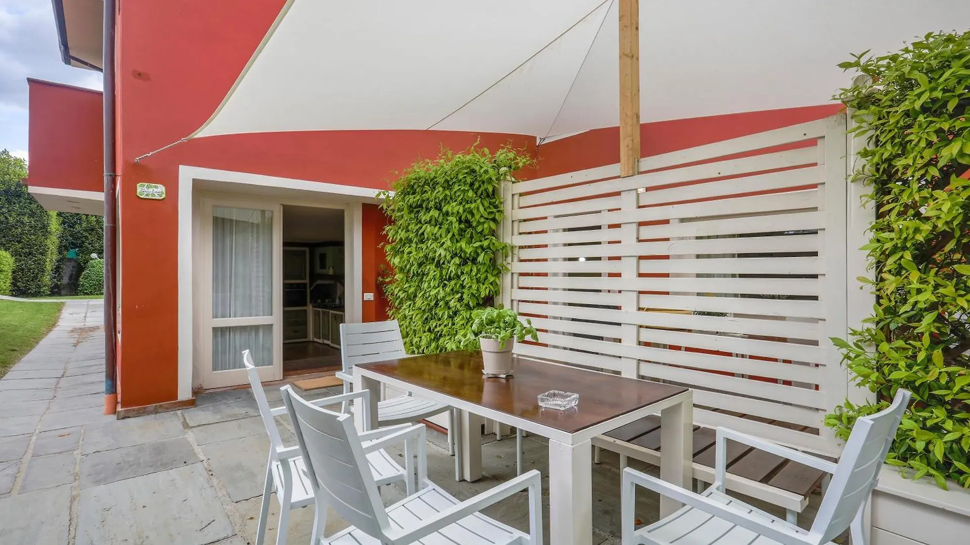 Holiday home Home Hill Capannori Italy