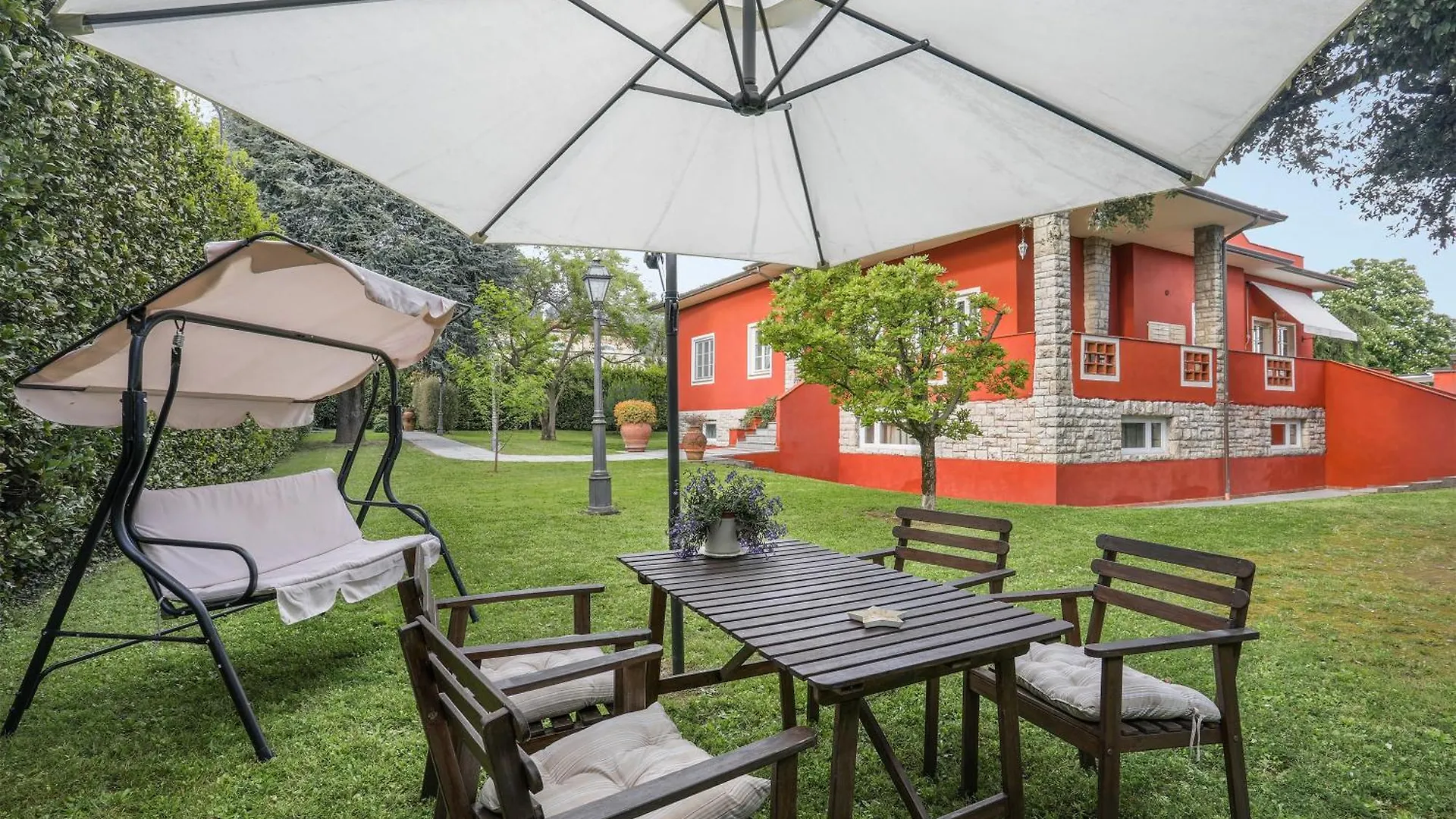 Holiday home Home Hill Capannori Italy