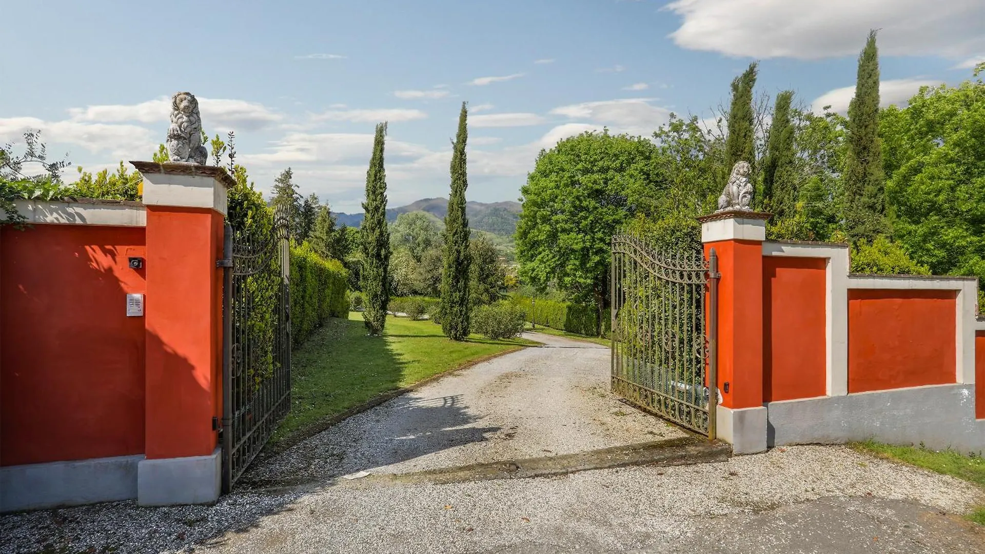 Home Hill Capannori 0*,  Italy